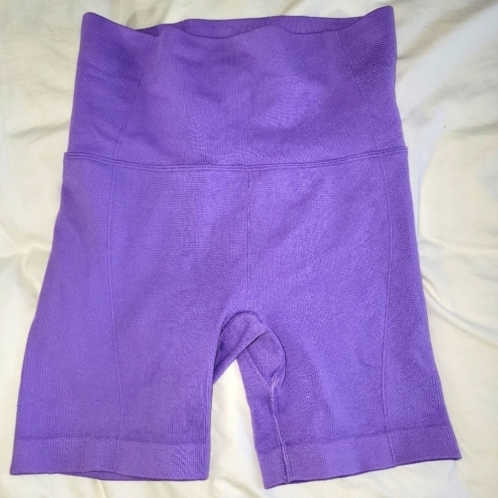 All in motion Light Purple Textured Sports Shorts Fitness Small Ribbed
